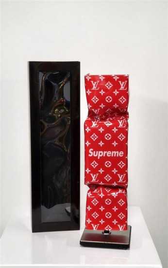 Supreme - Sculpture